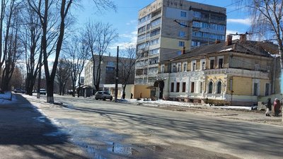 Двадцятий день війни у Сумах. Фоторепортаж з вулиці Троїцької