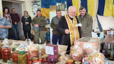 Тернопільські волонтери підготували 11 автобусів з продуктами для ЗСУ Тернопільські волонтери підготували 11 автобусів з продуктами для ЗСУ