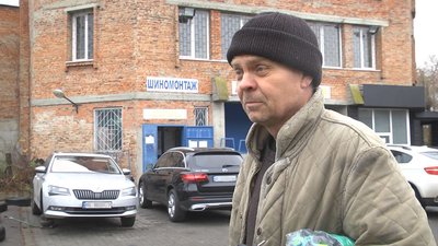 "Водії чекають до останнього, до першого снігу": на шиномонтажах у Луцьку – черги "Водії чекають до останнього, до першого снігу": на шиномонтажах у Луцьку – черги