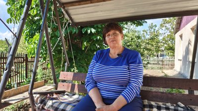 "Сьогодні у вас немає даху": як родина Шлапак відновлює дім після обстрілів на Миколаївщині "Сьогодні у вас немає даху": як родина Шлапак відновлює дім після обстрілів на Миколаївщині