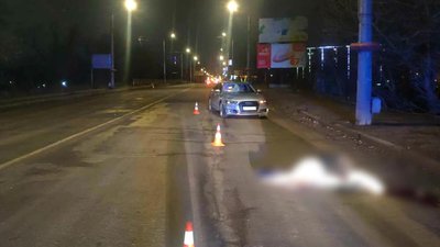 В Івано-Франківську під колесами автомобіля загинув пішохід В Івано-Франківську під колесами автомобіля загинув пішохід