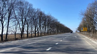 На автошляхах Полтавщини завершують встановлення нових попереджувальних знаків