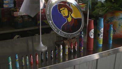 Окрім шоломів, волонтери розмальовують ще й гільзи Окрім шоломів, волонтери розмальовують ще й гільзи