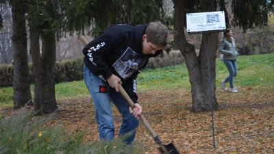 У Житомирі встановили ще 15 табличок з QR-кодами для вивчення деревних рослин зон відпочинку У Житомирі встановили ще 15 табличок з QR-кодами для вивчення деревних рослин зон відпочинку