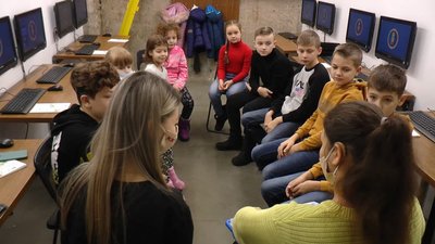 У Івано-Франківську дітей з порушенням слуху навчають програмуванню