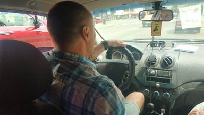 «Кожна поїздка – це своя маленька мікроісторія»: полтавський таксист написав книгу «Кожна поїздка – це своя маленька мікроісторія»: полтавський таксист написав книгу