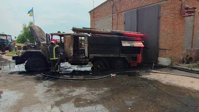 Російські війська обстріляли пожежну частину на Миколаївщині Російські війська обстріляли пожежну частину на Миколаївщині