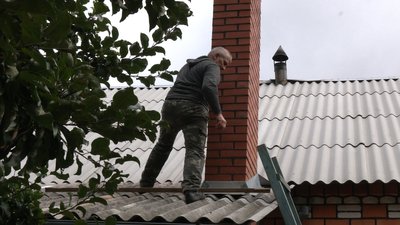 Наслідки ракетних ударів Росії по місту на Рівненщині: як їх ліквідували за місяць