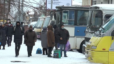 Снігопад на Прикарпатті: як дорожні служби справляються з наслідками Снігопад на Прикарпатті: як дорожні служби справляються з наслідками