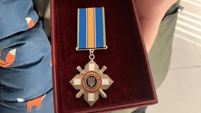 Родинам черкаських бійців, які загинули у Попасній, вручили ордени Родинам черкаських бійців, які загинули у Попасній, вручили ордени