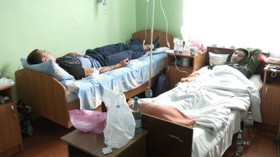 Одні їли ковбаски, інші – рибу. На заводі у Коломиї отруїлися працівники