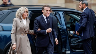 Президент Франції Еммануель Макрон та його дружина Бріжит Макрон 