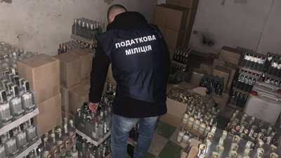 На Прикарпатті з незаконного обігу вилучили понад 4 тисячі літрів фальсифікованого алкоголю На Прикарпатті з незаконного обігу вилучили понад 4 тисячі літрів фальсифікованого алкоголю