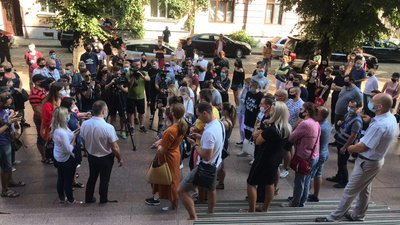 "Карантин — не актуальний": у Чернівцях проводять акцію проти посилення карантинних обмежень