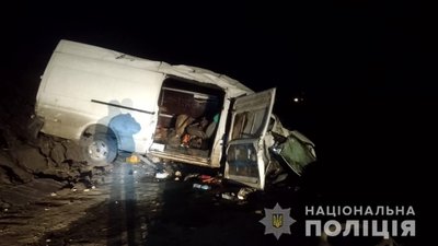 На Харківщині перекинувся мікроавтобус з пасажирами: водій загинув на місці На Харківщині перекинувся мікроавтобус з пасажирами: водій загинув на місці