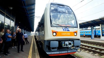 &quot;Укрзалізниця&quot; запустила два модернізовані пасажирських потяги з Києва