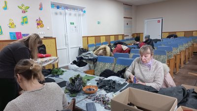 "Допомагаємо, чим можемо": у полтавському храмі збирають речі для тих, хто цього потребує