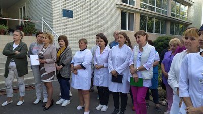 Чорнобильці у Сумах протестують проти об’єднання диспансеру радіаційного захисту з іншими лікарнями Чорнобильці у Сумах протестують проти об’єднання диспансеру радіаційного захисту з іншими лікарнями