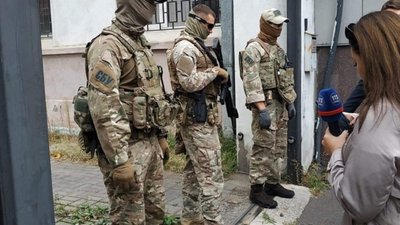 НАБУ та СБУ прийшли з обшуками до приймальні нардепа Скорика в Одесі. Він пов'язав це з виборами НАБУ та СБУ прийшли з обшуками до приймальні нардепа Скорика в Одесі. Він пов'язав це з виборами