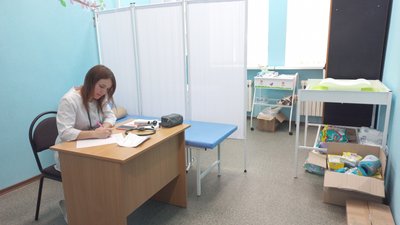 У Полтаві лікарі безплатно надають допомогу переселенцям У Полтаві лікарі безплатно надають допомогу переселенцям