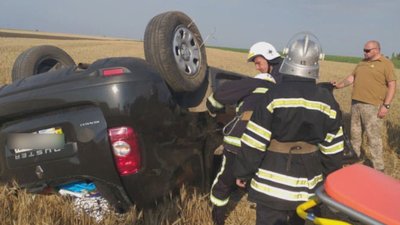 На миколаївській трасі перекинувся автомобіль