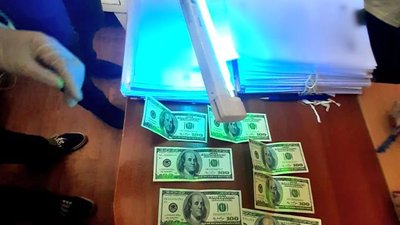 У Херсоні на хабарі у тисячу доларів зловили голову сільради