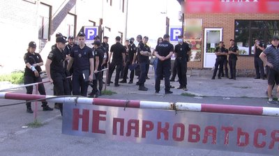 Запорізькі підприємці влаштували мітинг проти стихійної торгівлі Запорізькі підприємці влаштували мітинг проти стихійної торгівлі