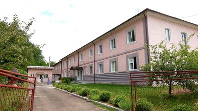 "Тут — люди, яким немає куди повертатися". Як живе будинок милосердя на Прикарпатті, що прихищає вимушених переселенців "Тут — люди, яким немає куди повертатися". Як живе будинок милосердя на Прикарпатті, що прихищає вимушених переселенців
