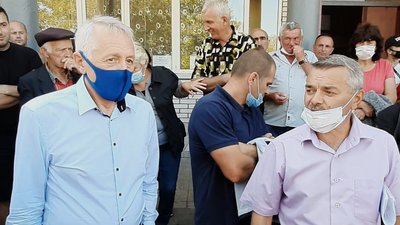 Проти приєднання до ОТГ. На Прикарпатті селяни перекривали дорогу державного значення Проти приєднання до ОТГ. На Прикарпатті селяни перекривали дорогу державного значення