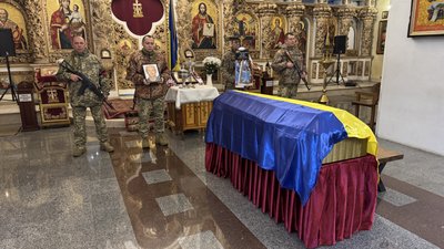 У Полтаві прощаються із військовими Сергім Потапенком та Дмитром Юренком