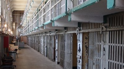 В Італії двоє ув'язнених втекли з в'язниці, але обіцяли повернутись