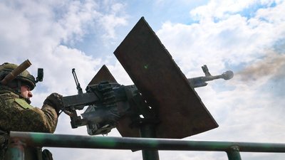 На адмінмежі Криму помітили колони пікапів з кулеметниками — Атеш