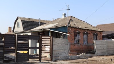 У центрі Дергачів на Харківщині війська РФ скинули бомбу з безпілотника: є жертви У центрі Дергачів на Харківщині війська РФ скинули бомбу з безпілотника: є жертви