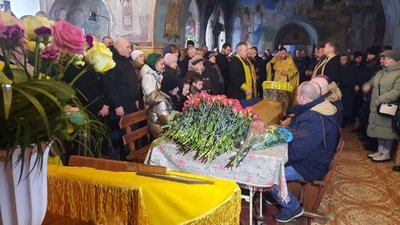 "Два дні ходив по Харкову, щоб прийняли". У Сумах попрощалися з військовим Андрієм Морданем "Два дні ходив по Харкову, щоб прийняли". У Сумах попрощалися з військовим Андрієм Морданем