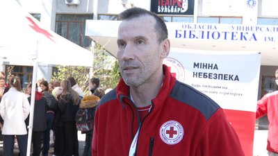 У житомирському ліцеї №23 учням розповіли про правила мінної безпеки та першої допомоги У житомирському ліцеї №23 учням розповіли про правила мінної безпеки та першої допомоги