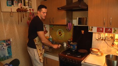 Еклери від Валери – житомирянин Валерій Філатов на карантині навчився пекти солодощі Еклери від Валери – житомирянин Валерій Філатов на карантині навчився пекти солодощі