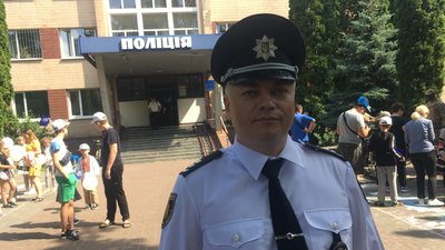 У Житомирі поліцейські організували "Безпекове містечко", де проводили зустрічі з дітьми У Житомирі поліцейські організували "Безпекове містечко", де проводили зустрічі з дітьми