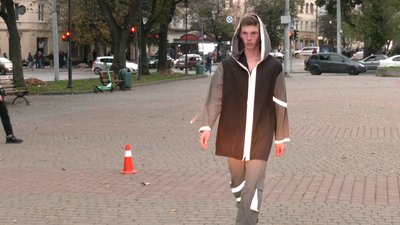У Львові влаштували показ одягу, який робить пішохода помітним