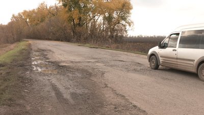 Кілометри бездоріжжя: на Черкащині водії долають п'ятнадцять кілометрів годину Кілометри бездоріжжя: на Черкащині водії долають п'ятнадцять кілометрів годину