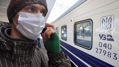 "Нікого з температурою під 40 не було". Історія українця, який повертався потягом Рига-Київ