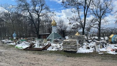 Залишки будівельних матеріалів та інвентаря в заказнику на Тернопільщині Залишки будівельних матеріалів та інвентаря в заказнику на Тернопільщині