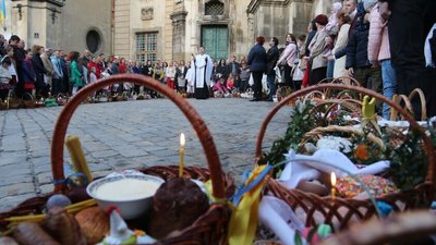 Нічних літургій не буде: розклад Пасхальних богослужінь у катедральних храмах Львова