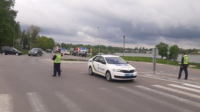 Вимагають ремонту. На Франківщині селяни перекрили автошлях Стрий-Мамалига Вимагають ремонту. На Франківщині селяни перекрили автошлях Стрий-Мамалига