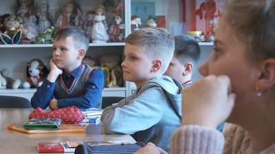 Черкаських дітей навчає мови полька-волонтерка Черкаських дітей навчає мови полька-волонтерка