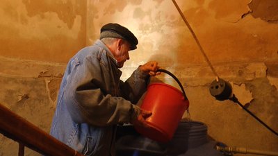 Жителям Костянтинівки рятувальники щодня розвозять до 25 тонн води Жителям Костянтинівки рятувальники щодня розвозять до 25 тонн води
