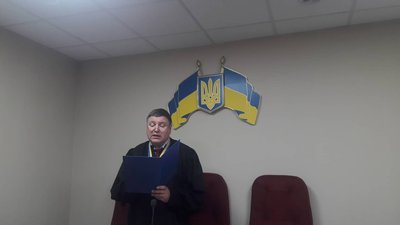 Намет «Все для перемоги» залишається на майдані Свободи. Суд відмовив мерії Намет «Все для перемоги» залишається на майдані Свободи. Суд відмовив мерії