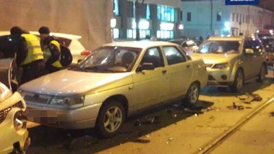 Біля Південного вокзалу у Харкові зіткнулися 8 машин: без травмованих