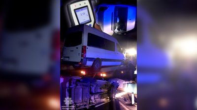 У Чернігові перекинувся автомобіль, за кермом нетверезий водій