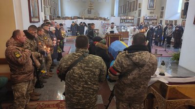 "Нічого не боявся і йшов у вогонь": у Полтаві попрощалися із Сергієм Міщенком із Зінькова, який загинув на війні "Нічого не боявся і йшов у вогонь": у Полтаві попрощалися із Сергієм Міщенком із Зінькова, який загинув на війні