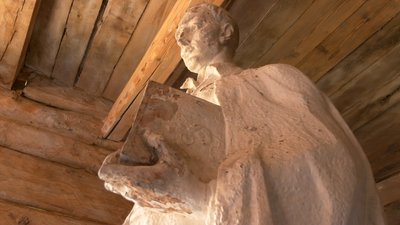 "Показати цей період війни": вцілілу скульптуру Сковороди з Харківщини перевезуть до Києва "Показати цей період війни": вцілілу скульптуру Сковороди з Харківщини перевезуть до Києва